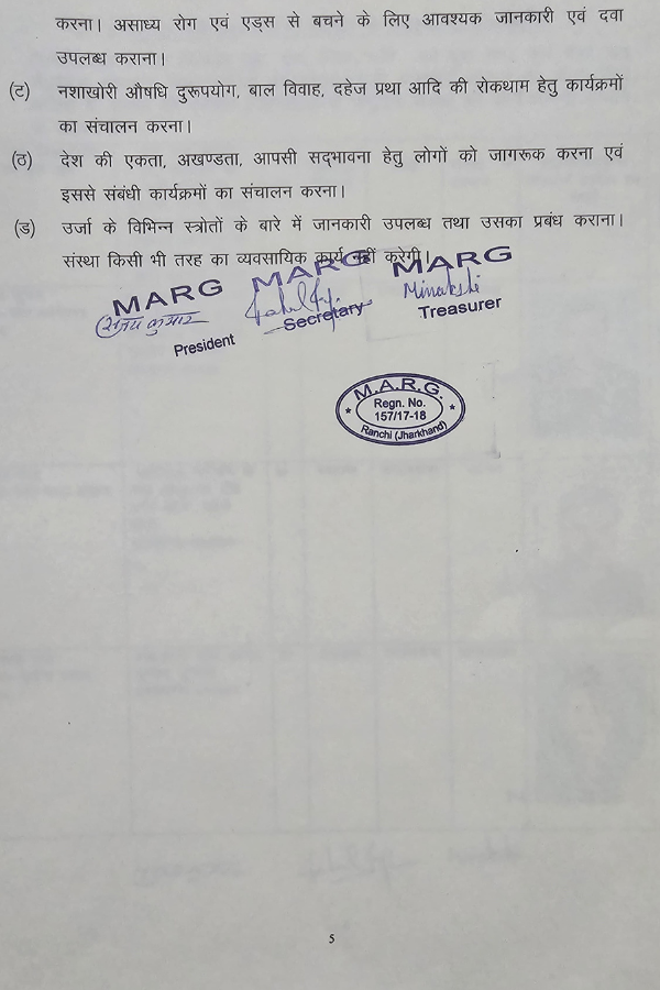 Team collaborating on product design (4)